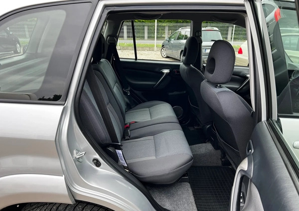 Toyota RAV4 cena 27900 przebieg: 199000, rok produkcji 2005 z Łask małe 301